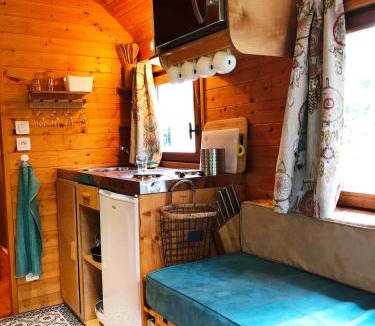 Milly-la-Foret House | Millygite Chalet-on-wheels by the river
