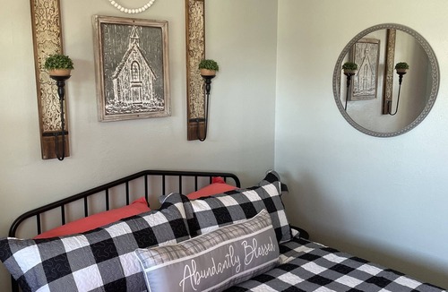 Fall River Mills Hotel | Millz Manor at Fall River Millz