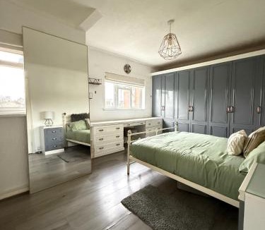 New Addington House | Milne Park Guest House