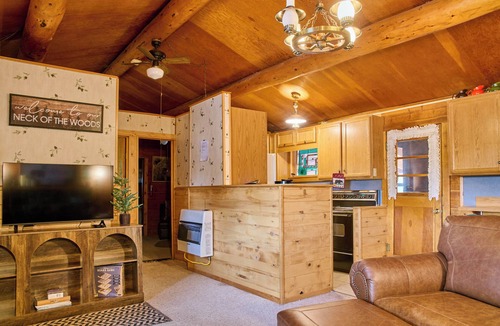 Alpine Village Cabin | Milner Pass Cabin Retreat