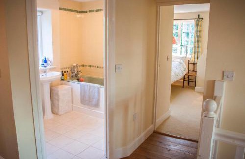 East Knoyle Bed & Breakfast | Milton Farm