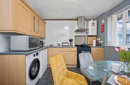 Central Milton Keynes Apartment | Milton Keynes 2BR Free Parking Contractor Friendly