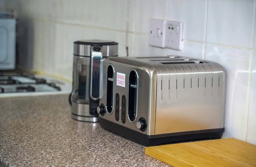 Milton Keynes House | Milton Keynes Home - Sleeps 4 - Parking