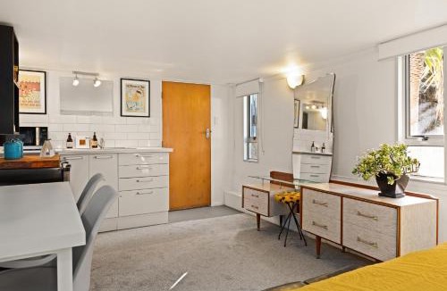 Bluff Hill House | Milton Manors - Private Studio on Bluff Hill