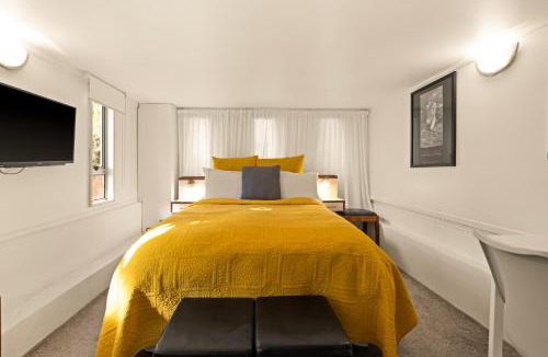 Bluff Hill House | Milton Manors - Private Studio on Bluff Hill