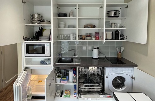 Lee-on-the-Solent Apartment | Milvil Self Contained Apartment