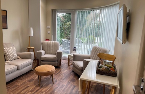 Lee-on-the-Solent Apartment | Milvil Self Contained Apartment