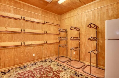 Aiken Cottage | Mimosa Cottage and Farm- 2br cottage & stalls. Masters