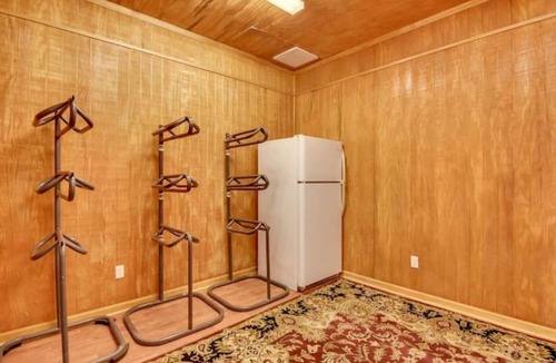 Aiken Cottage | Mimosa Cottage and Farm- 2br cottage & stalls. Masters