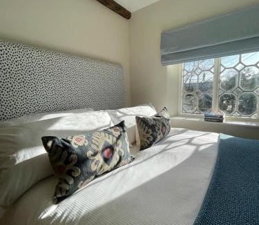 Bentley House | Mimosa Cottage