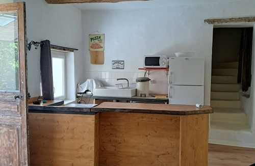 Thoiras Cottage | Mimosa on a hillside, gite 4/6 pers, 2 suites