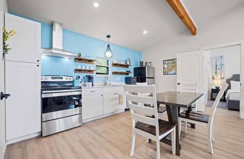 Fredericksburg House | Mimosa Waterfront with Hot Tub