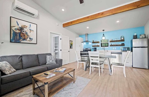 Fredericksburg Cottage | Mimosa Waterfront With Hot Tub