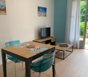 Plestan House | Mimosas