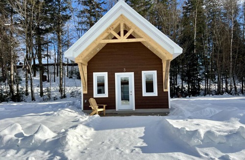 Saint-Gabriel-de-Valcartier Ski Chalet | Mini cottage # 3 by the river banks