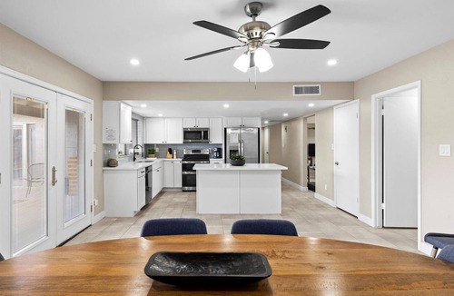 Glendale House | Min from Sports Stadiums | Pool & Hot Tub