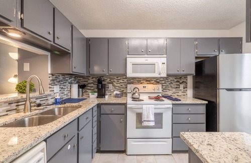 North Austin Civic Association House | Min's Away From Domain, Q2, Breweries W/Pool