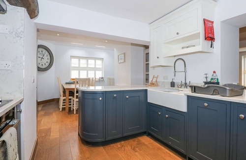 Edern Cottage | MIN Y MOR - MORFA NEFYN, pet friendly, with open fire in Morfa Nefyn