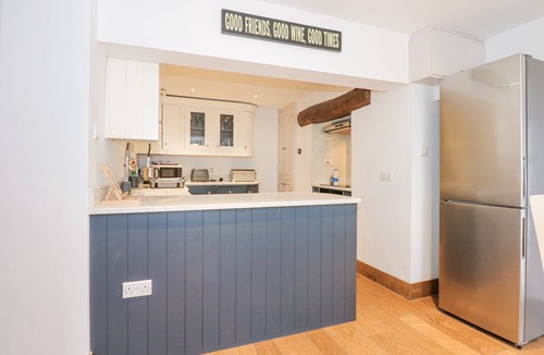 Edern Cottage | MIN Y MOR - MORFA NEFYN, pet friendly, with open fire in Morfa Nefyn