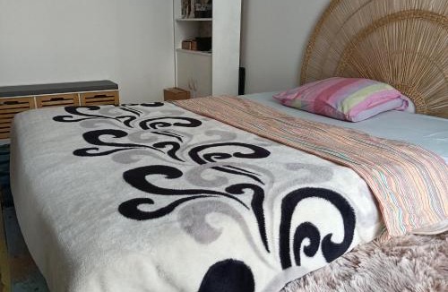 Republique - Les Ponts House | Mina Room