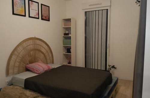 Republique - Les Ponts House | Mina Room