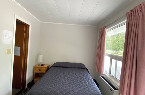 Mindemoya Hotel | Mindemoya Motel
