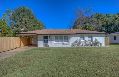 Minden House | Minden Cottage Oasis - Peaceful little gem mins from dwntwn Minden and Caney LSP
