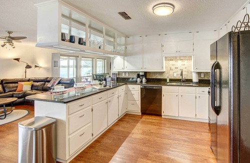 Mineola Cottage | Mineola Lake House w/Dock & Fire Pit!