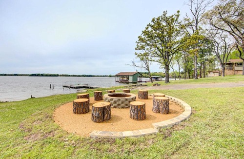 Mineola House | Mineola Lake House w/Dock & Fire Pit!