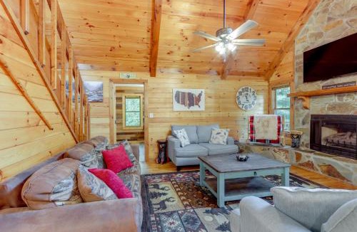 Mineral Bluff House | Mineral Bluff Cabin: Hot Tub, Pets, & Peace