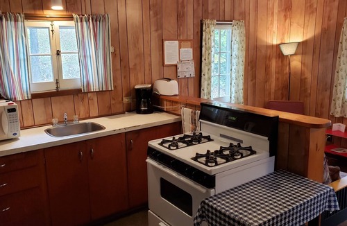 Minden Hills Hotel | Miners Bay Lodge
