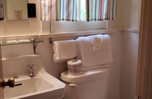 Minden Hills Hotel | Miners Bay Lodge