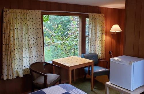 Minden Hills Hotel | Miners Bay Lodge