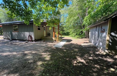 Munising Cabin | Miners Cabin - Pictured Rocks Lodging