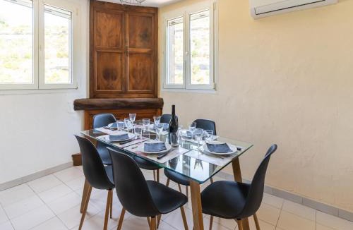 Minerve House | Minerve holiday home with garden