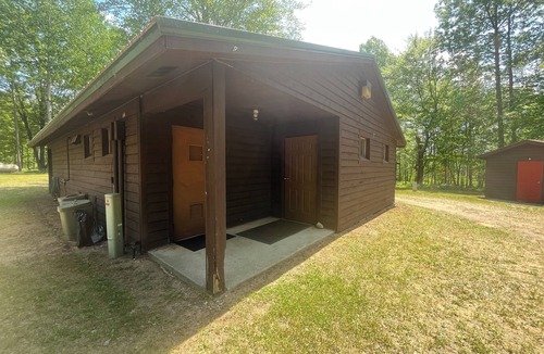Lake Cabin | Mini Cabin Paradise -15 individual cabins with Access to Private Lake