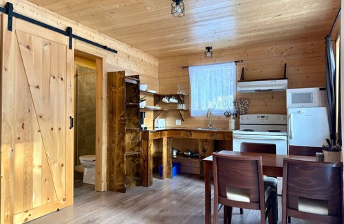Pohenegamook House | Mini-chalet cosy, cocon intime pour 2, face au lac