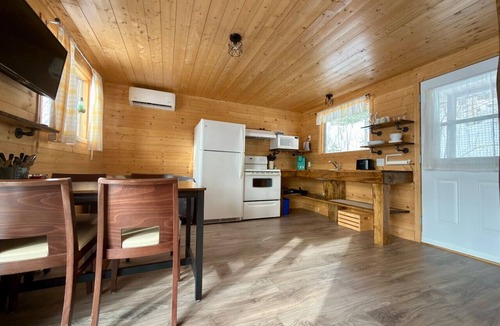 Pohenegamook House | Mini-chalet intime, votre escapade d’été au lac