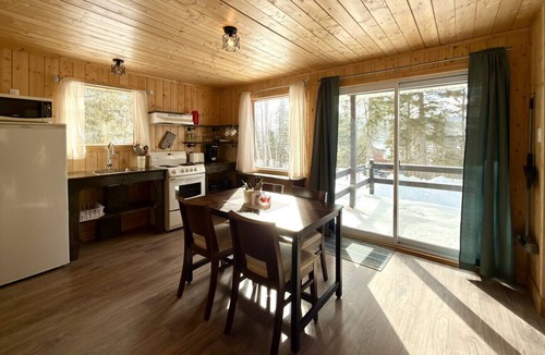 Pohenegamook House | Mini chalet Lac Pohénégamook, un havre de paix! #1