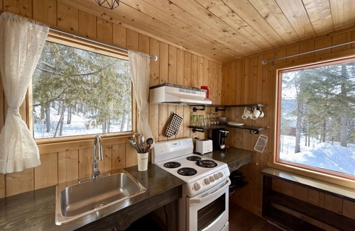 Pohenegamook House | Mini chalet Lac Pohénégamook, un havre de paix! #1