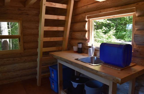 La Baie Cabin | Mini chalet Le Tourne-Bille, authentic log construction.