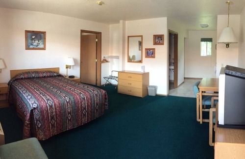 Whitefish Hotel | Mini Golden Inns Motel