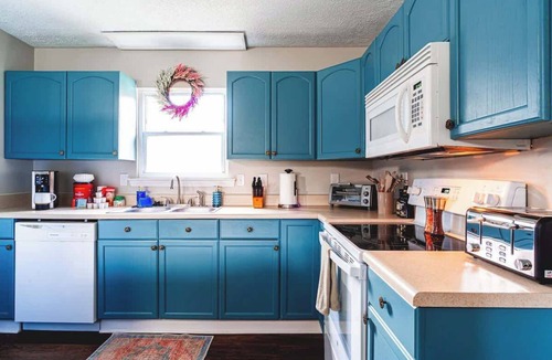 Lupton City House | Mini Golf | Firepit | VR Games | Live Moss Wall!