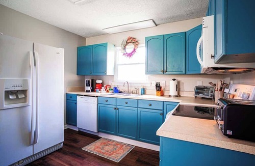 Lupton City House | Mini Golf | Firepit | VR Games | Live Moss Wall!