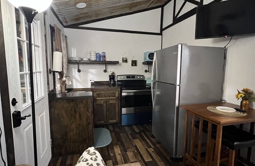 Wichita Falls Cabin | Mini home by Kataluma Nightly Rentals
