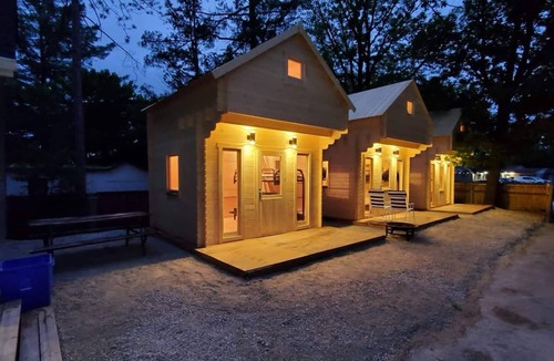 Wasaga Beach Cabin | Mini Home by the Beach