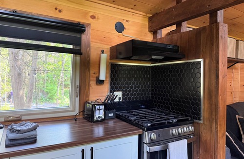 Sainte Rose du Nord Ski Chalet | Mini-maison En Montagne avec Spa, Sauna & Rivière