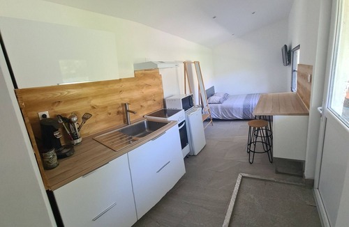 Verdun House | Mini Maison Indépendante Avec Terrasse et Jardin ?
