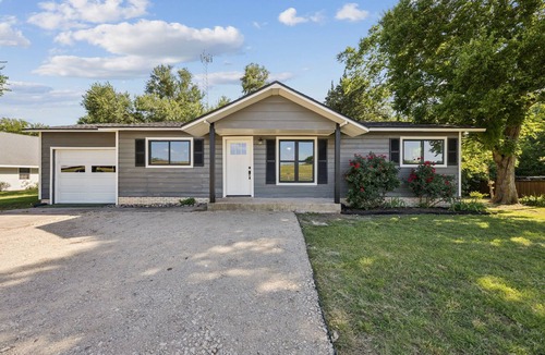 Waxahachie House | Mini Manor on Sardis