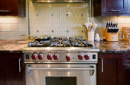 Albany House | Mini Mansion newly furnished with Italian furniture 8kslim televisions all rooms